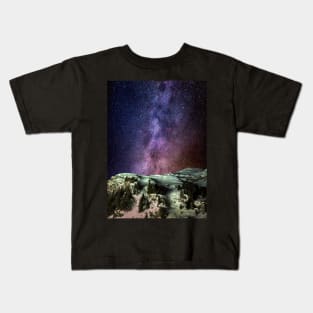 Milky Way over mountains Kids T-Shirt